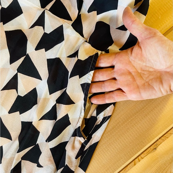 NWT Ishi crepe dress, black dusty pink and cream, size L - Picture 3 of 5